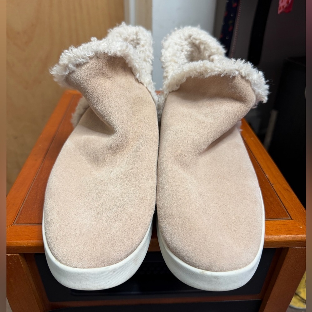 Vince Women’s Beige Suede and Shearling Ankle Boots with Faux Fur. Size: 8